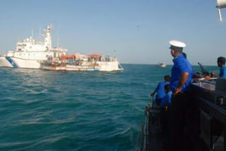 Indian fishermen being arrested